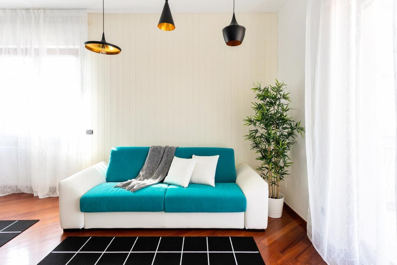 Santa Chiara Apartment By Myhomeincomo Exterior photo