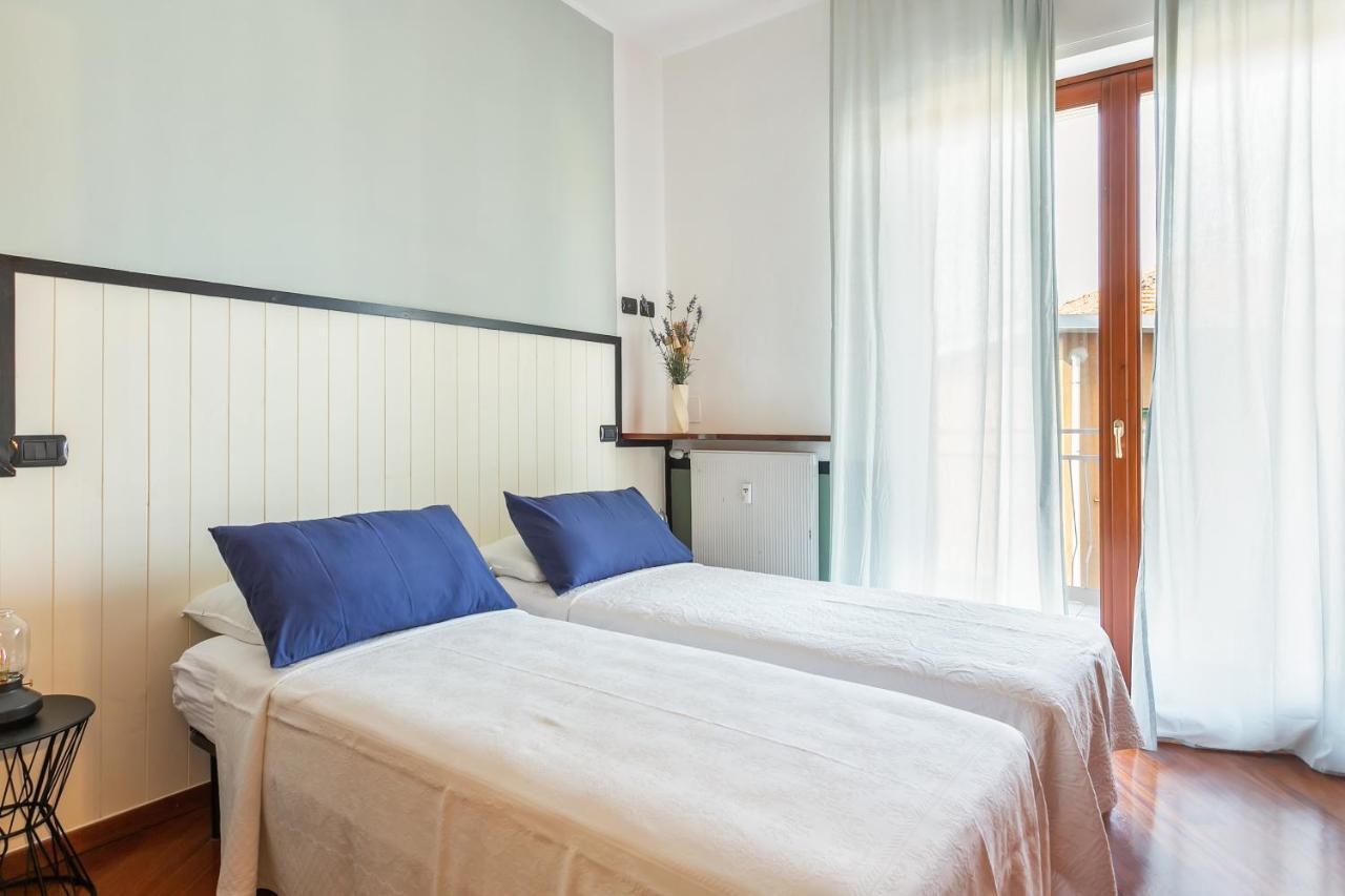 Santa Chiara Apartment By Myhomeincomo Exterior photo