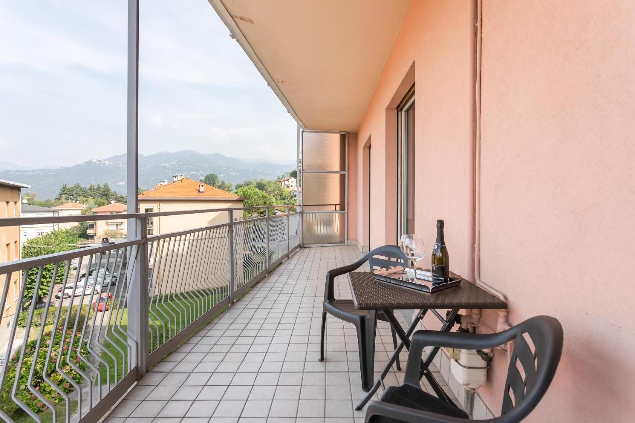 Santa Chiara Apartment By Myhomeincomo Exterior photo