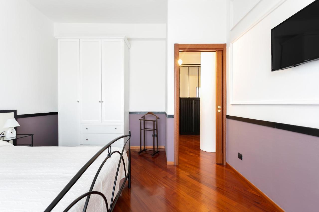 Santa Chiara Apartment By Myhomeincomo Exterior photo