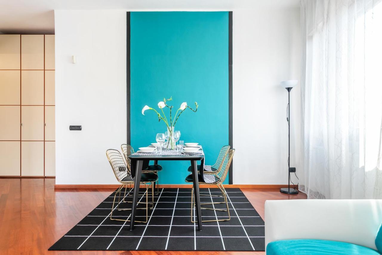 Santa Chiara Apartment By Myhomeincomo Exterior photo